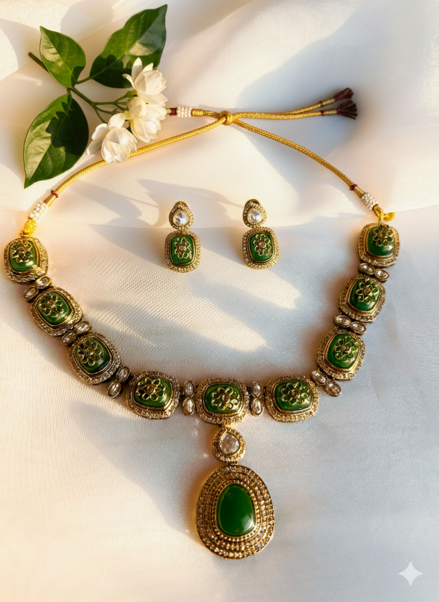 Charlotte Antique Set