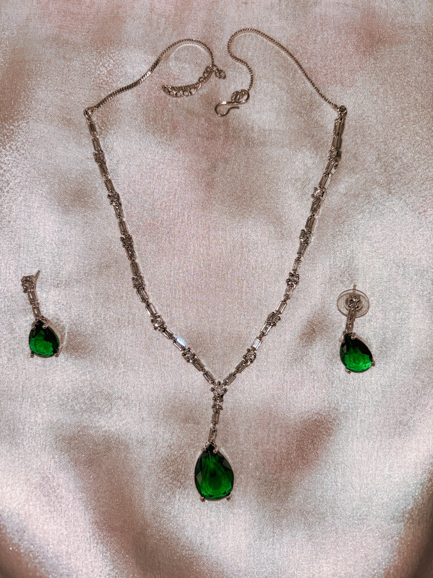 Shanaya Emerald Necklace Set