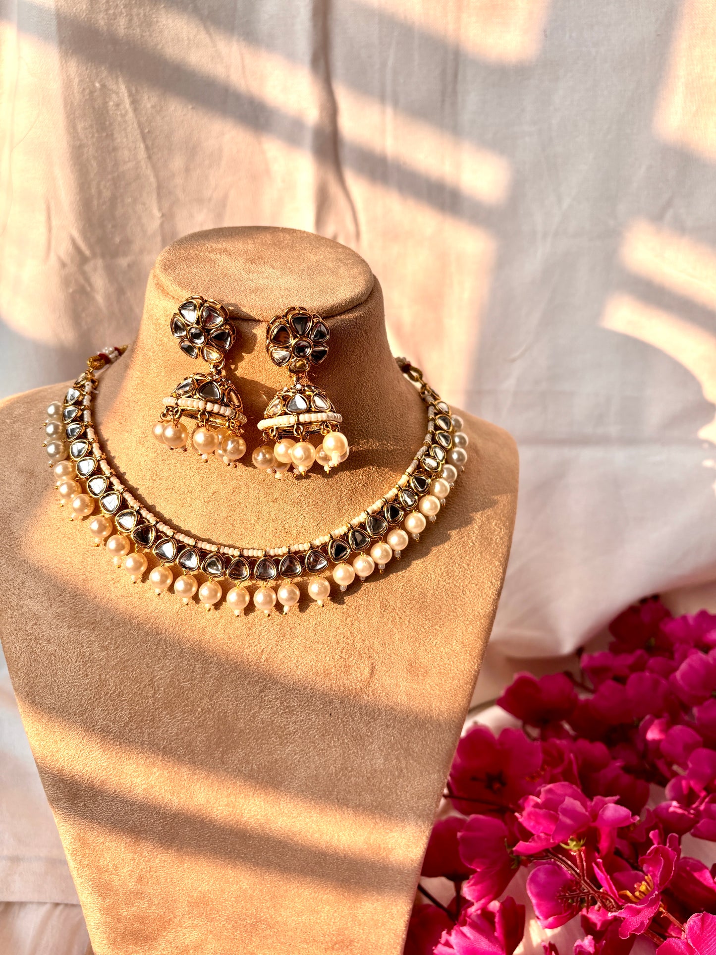 Inaya Kundan Set with Tika- Ivory