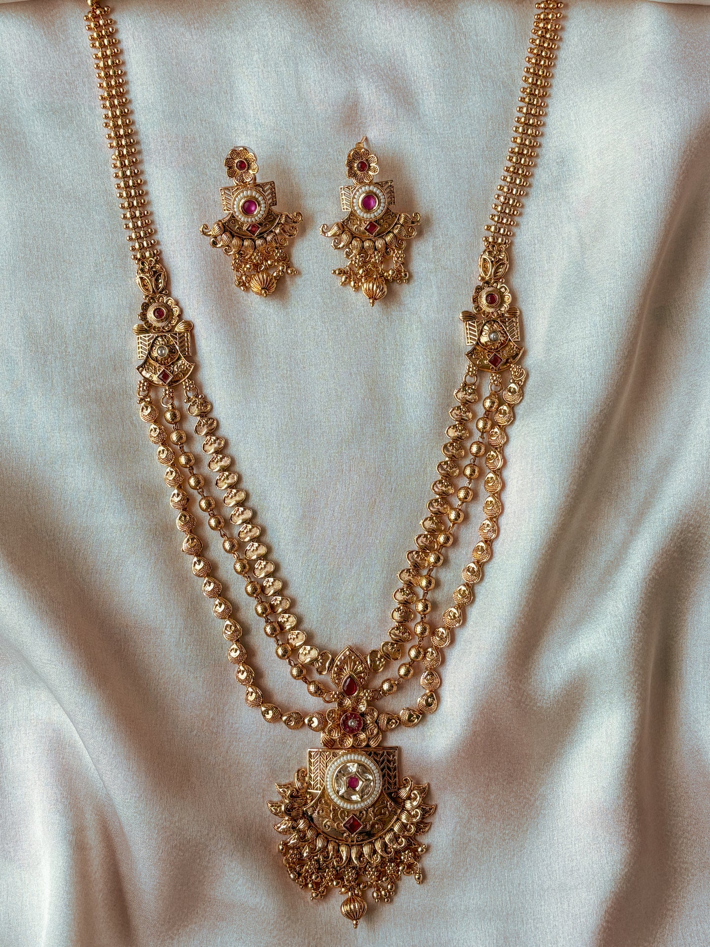 Victoria Gold Tone Kundan Rani Haar with Earrings