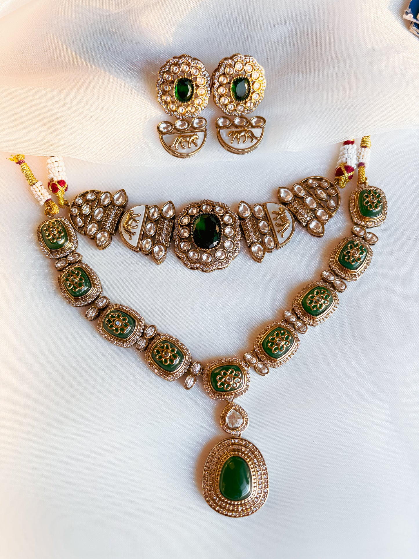 Charlotte Antique Set
