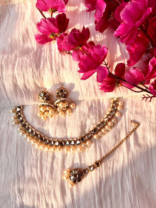 Inaya Kundan Set with Tika- Ivory