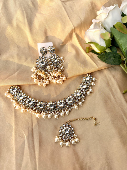 Sara Kundan Set with Tika- Ivory
