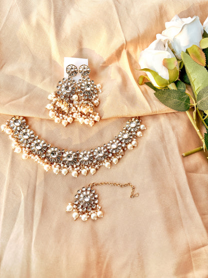 Sara Kundan Set with Tika- Ivory